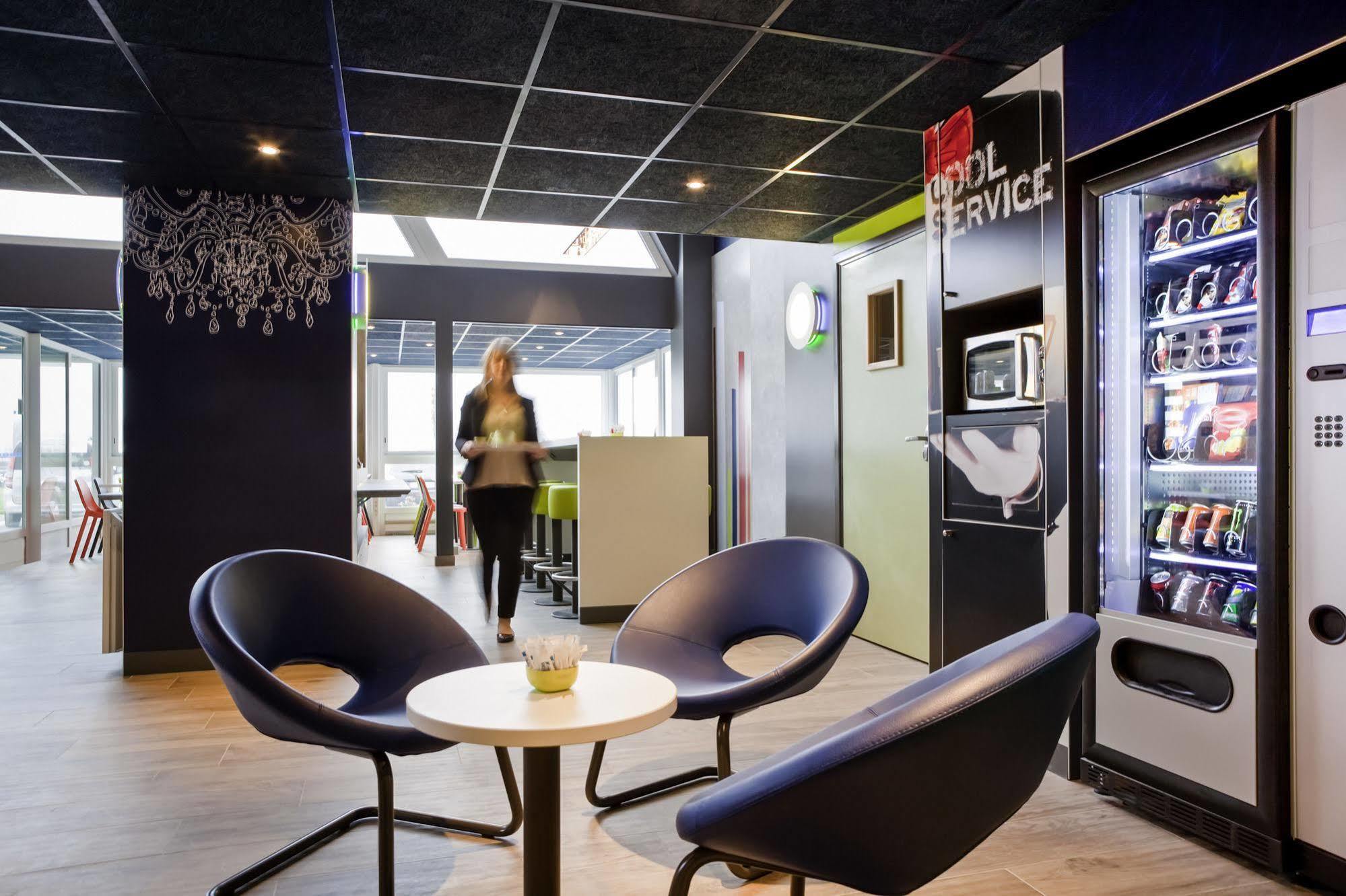 Ibis Budget Pontault Combault Rn4 Marne La Vallee Exterior photo